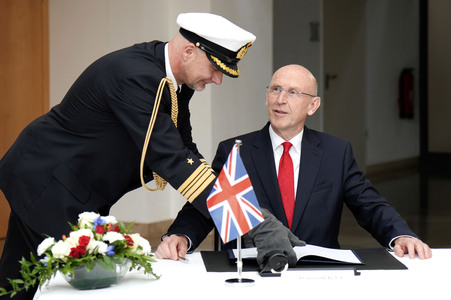 Empfang des Verteidigungsministers des Vereinigten Königreichs in Berlin