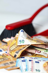 Symbolfoto Geldverschwendung