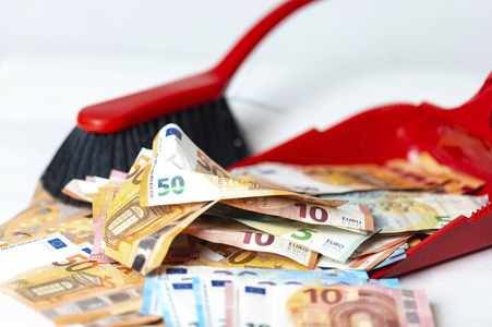 Symbolfoto Geldverschwendung