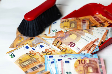 Symbolfoto Geldverschwendung