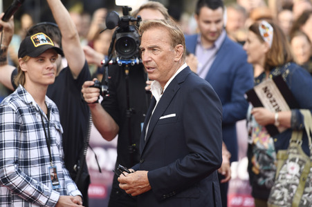 Filmpremiere 'Horizon' in Berlin