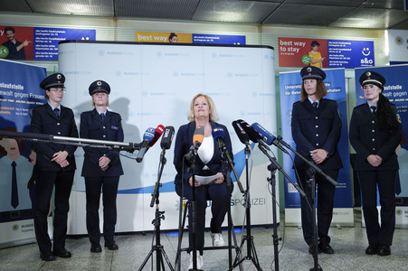 Eröffnung der ersten Anlaufstelle der Bundespolizei zum Schutz von Frauen vor Gewalt in Berlin