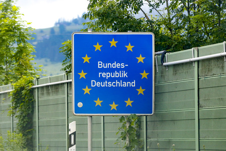 Symbolfoto Zollschild Bundesrepublik Deutschland