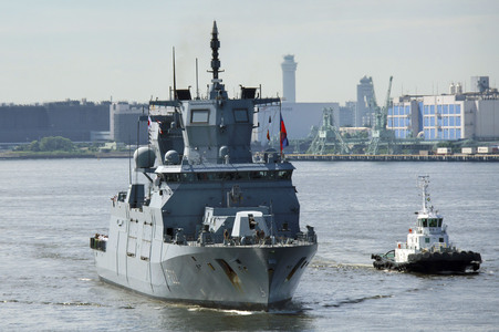 Ankunft von Schiffen der Deutschen Marine in Tokio