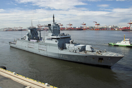 Ankunft von Schiffen der Deutschen Marine in Tokio