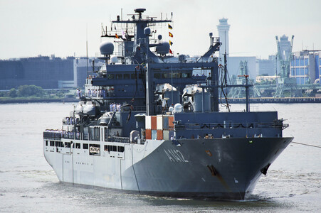 Ankunft von Schiffen der Deutschen Marine in Tokio