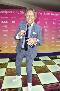 Landpartie Sommerfest mit Julian F.M. Stoeckel in Buckow