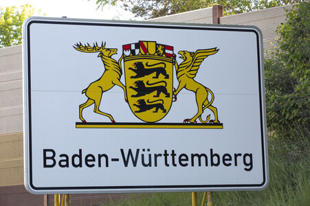 Symbolfoto Verkehrstafel Bundesland