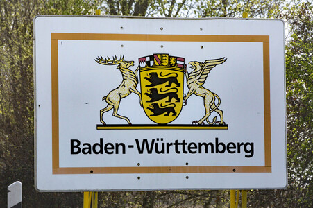 Symbolfoto Verkehrstafel Bundesland