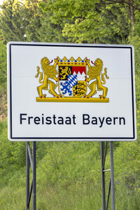 Symbolfoto Verkehrstafel Bundesland