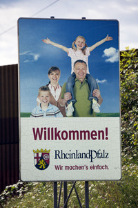 Symbolfoto Verkehrstafel Bundesland