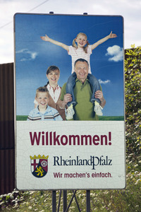 Symbolfoto Verkehrstafel Bundesland