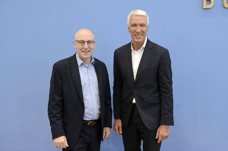 Bundespressekonferenz Wirtschaftsschutzbericht in Berlin