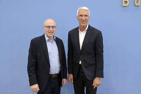 Bundespressekonferenz Wirtschaftsschutzbericht in Berlin