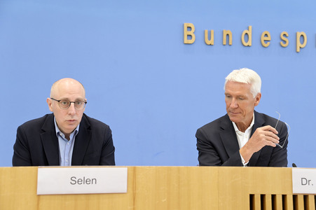Bundespressekonferenz Wirtschaftsschutzbericht in Berlin