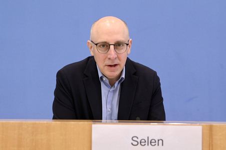 Bundespressekonferenz Wirtschaftsschutzbericht in Berlin