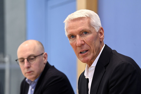 Bundespressekonferenz Wirtschaftsschutzbericht in Berlin