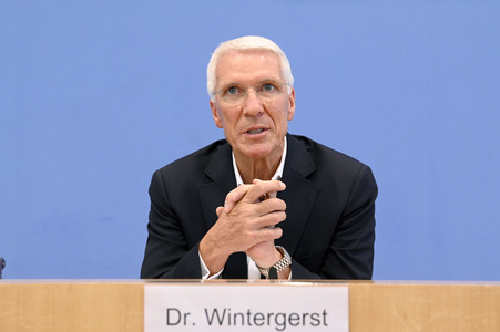 Bundespressekonferenz Wirtschaftsschutzbericht in Berlin