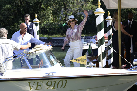 Abfahrt von Sigourney Weaver am Hotel Excelsior, Internationale Filmfestspiele von Venedig 2024