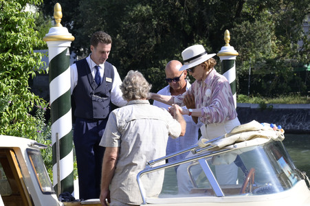 Abfahrt von Sigourney Weaver am Hotel Excelsior, Internationale Filmfestspiele von Venedig 2024