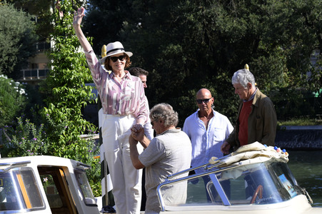 Abfahrt von Sigourney Weaver am Hotel Excelsior, Internationale Filmfestspiele von Venedig 2024