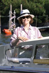 Abfahrt von Sigourney Weaver am Hotel Excelsior, Internationale Filmfestspiele von Venedig 2024