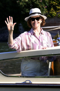 Abfahrt von Sigourney Weaver am Hotel Excelsior, Internationale Filmfestspiele von Venedig 2024
