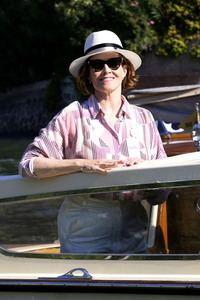 Abfahrt von Sigourney Weaver am Hotel Excelsior, Internationale Filmfestspiele von Venedig 2024