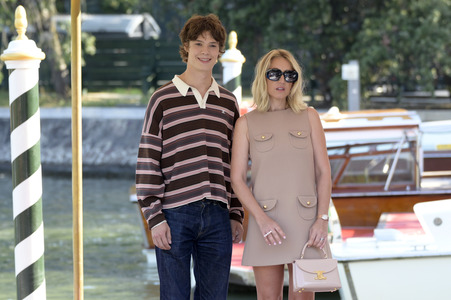 Abfahrt von Paul Kircher und Ludivine Sagnier vom Hotel Excelsior, Internationale Filmfestspiele von Venedig 2024