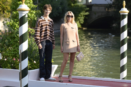 Abfahrt von Paul Kircher und Ludivine Sagnier vom Hotel Excelsior, Internationale Filmfestspiele von Venedig 2024