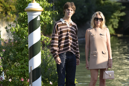 Abfahrt von Paul Kircher und Ludivine Sagnier vom Hotel Excelsior, Internationale Filmfestspiele von Venedig 2024