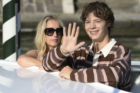 Abfahrt von Paul Kircher und Ludivine Sagnier vom Hotel Excelsior, Internationale Filmfestspiele von Venedig 2024