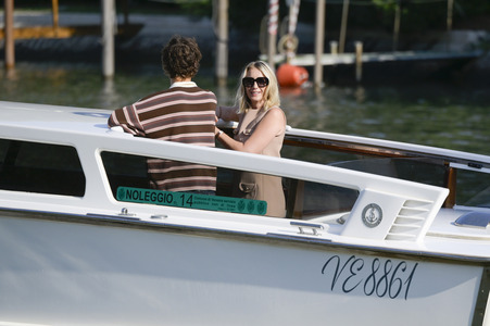 Abfahrt von Paul Kircher und Ludivine Sagnier vom Hotel Excelsior, Internationale Filmfestspiele von Venedig 2024