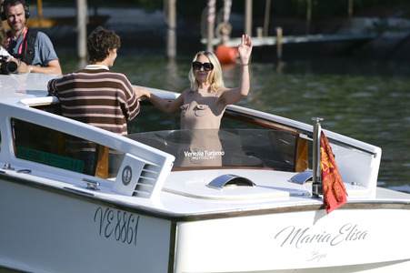 Abfahrt von Paul Kircher und Ludivine Sagnier vom Hotel Excelsior, Internationale Filmfestspiele von Venedig 2024