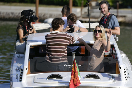 Abfahrt von Paul Kircher und Ludivine Sagnier vom Hotel Excelsior, Internationale Filmfestspiele von Venedig 2024