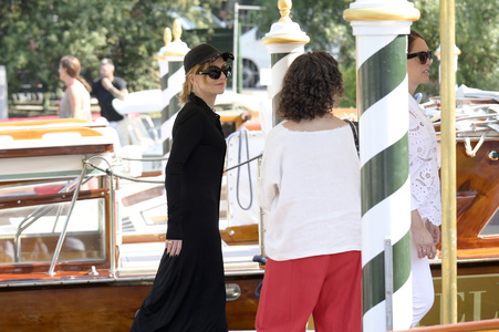 Ankunft von Isabelle Huppert am Hotel Excelsior, Internationale Filmfestspiele von Venedig 2024