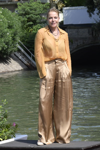 Ankunft von Claudia Gerini am Hotel Excelsior, Internationale Filmfestspiele von Venedig 2024