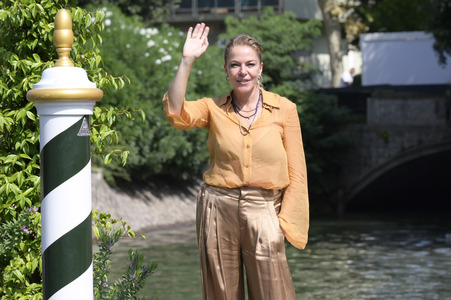 Ankunft von Claudia Gerini am Hotel Excelsior, Internationale Filmfestspiele von Venedig 2024