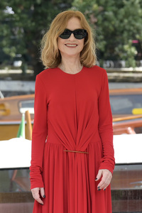 Ankunft von Isabelle Huppert am Hotel Excelsior, Internationale Filmfestspiele von Venedig 2024