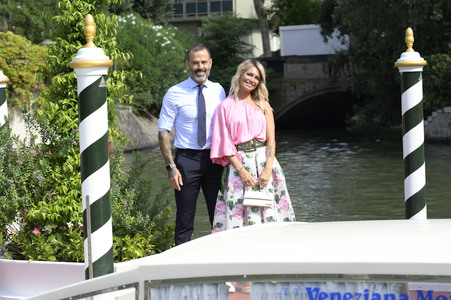 Ankunft von Katia Pedrotti und Ascanio Pacelli am Hotel Excelsior, Internationale Filmfestspiele von Venedig 2024