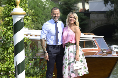 Ankunft von Katia Pedrotti und Ascanio Pacelli am Hotel Excelsior, Internationale Filmfestspiele von Venedig 2024