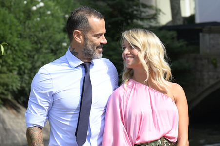 Ankunft von Katia Pedrotti und Ascanio Pacelli am Hotel Excelsior, Internationale Filmfestspiele von Venedig 2024