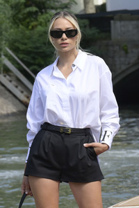 Ankunft von Martina Stella am Hotel Excelsior, Internationale Filmfestspiele von Venedig 2024