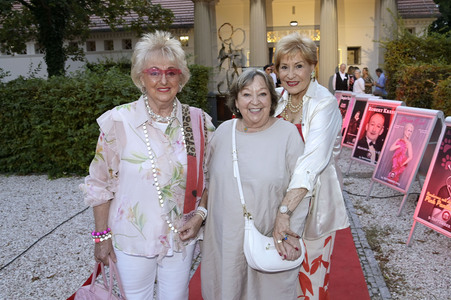 Theaterpremiere 'Stasi, Stress und Stolperfallen' in Berlin