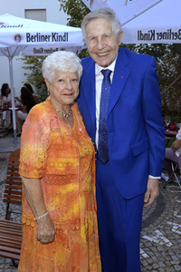 Theaterpremiere 'Stasi, Stress und Stolperfallen' in Berlin