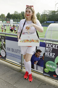 Benefiz-Fußballspiel 'Kicken mit Herz' 2024 in Hamburg