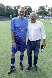 Benefiz-Fußballspiel 'Kicken mit Herz' 2024 in Hamburg