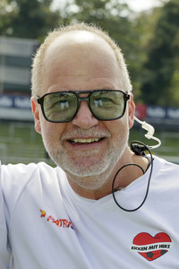 Benefiz-Fußballspiel 'Kicken mit Herz' 2024 in Hamburg