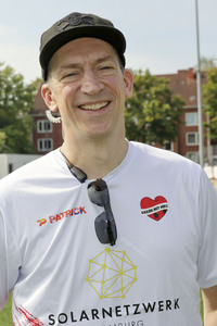 Benefiz-Fußballspiel 'Kicken mit Herz' 2024 in Hamburg