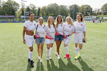 Benefiz-Fußballspiel 'Kicken mit Herz' 2024 in Hamburg